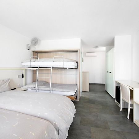Hotel Du Port Вилньов Екстериор снимка