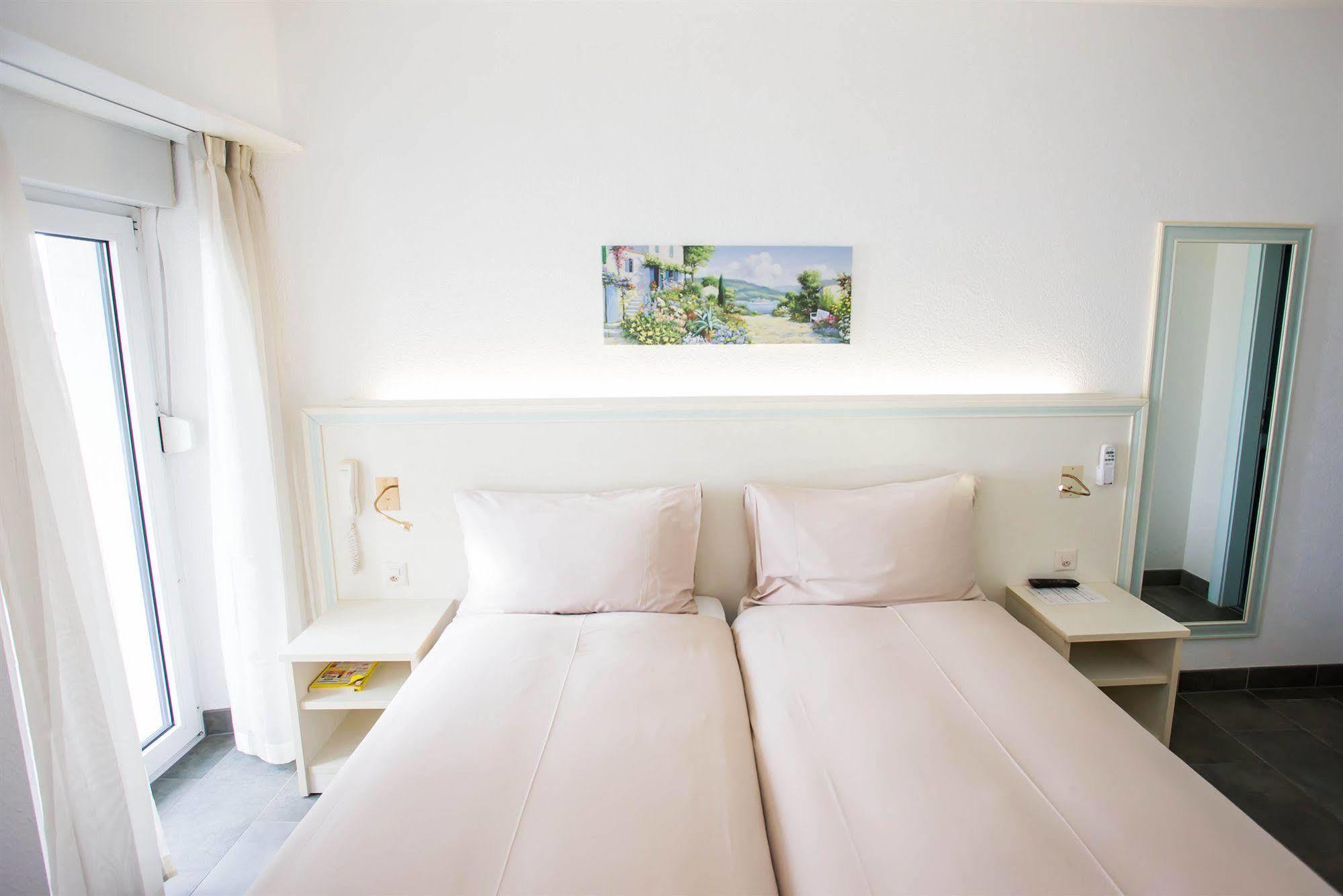 Hotel Du Port Вилньов Екстериор снимка