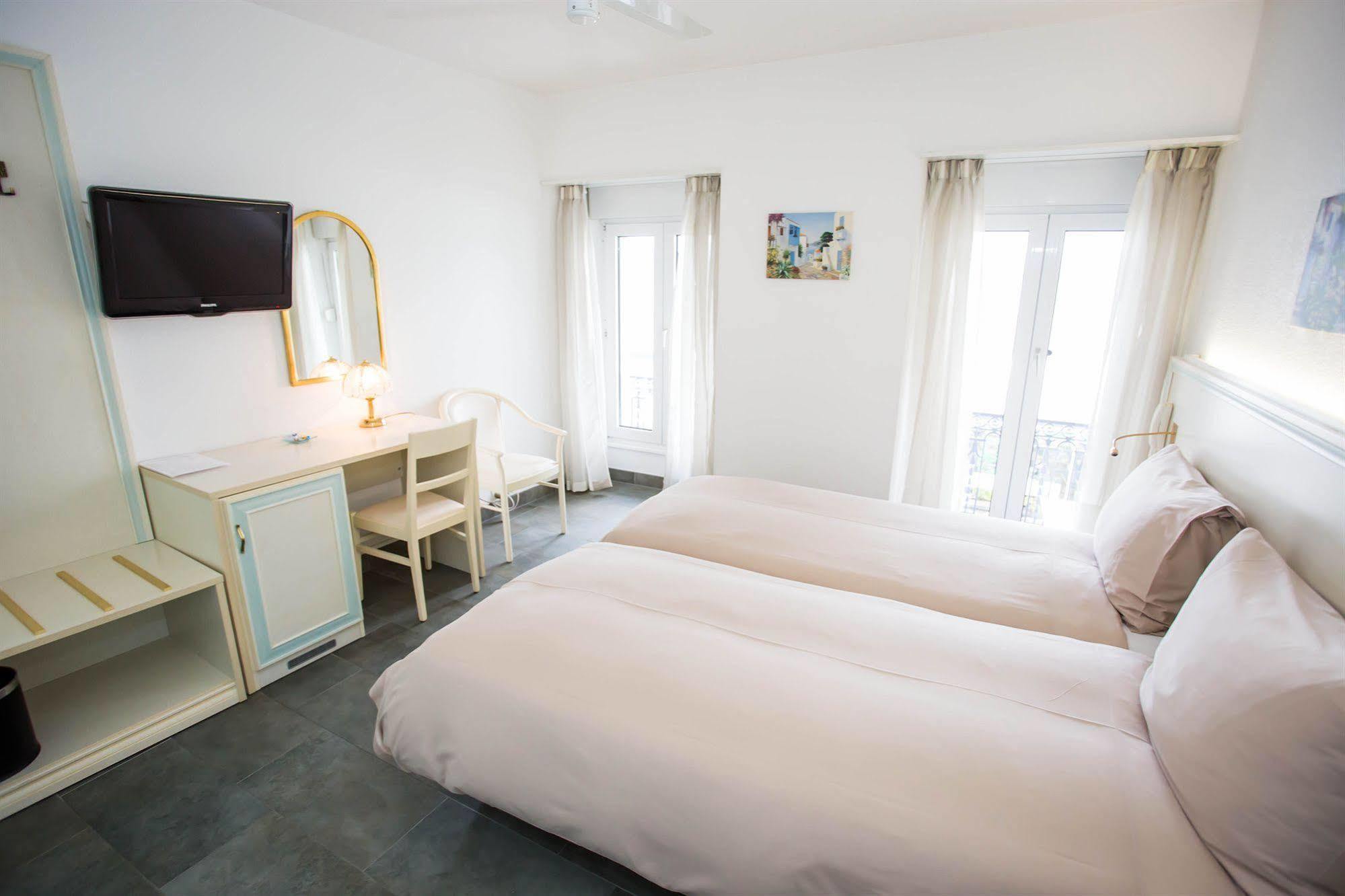 Hotel Du Port Вилньов Екстериор снимка
