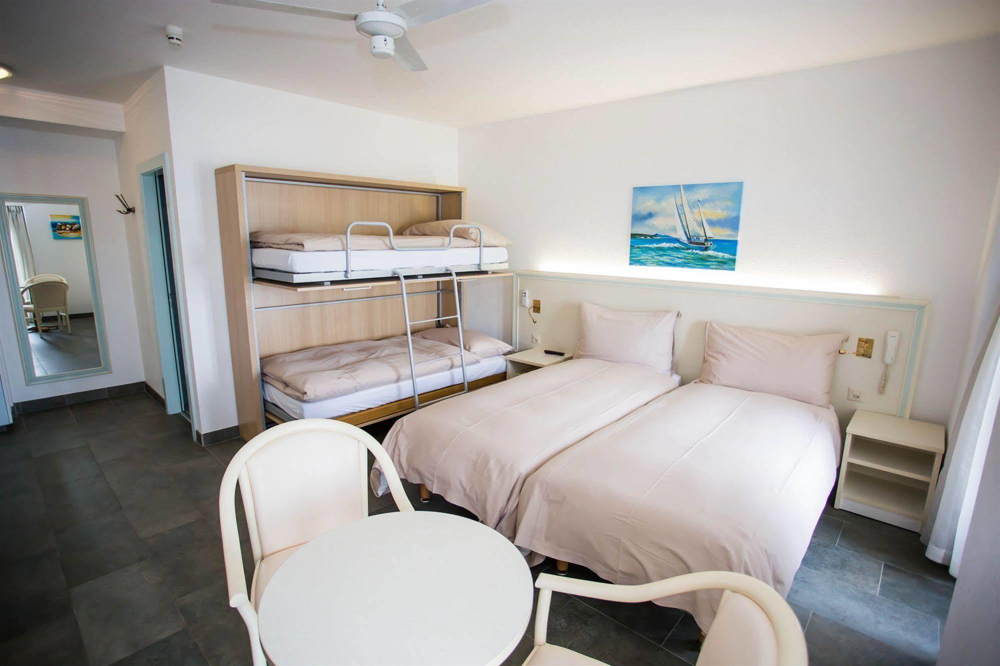 Hotel Du Port Вилньов Екстериор снимка
