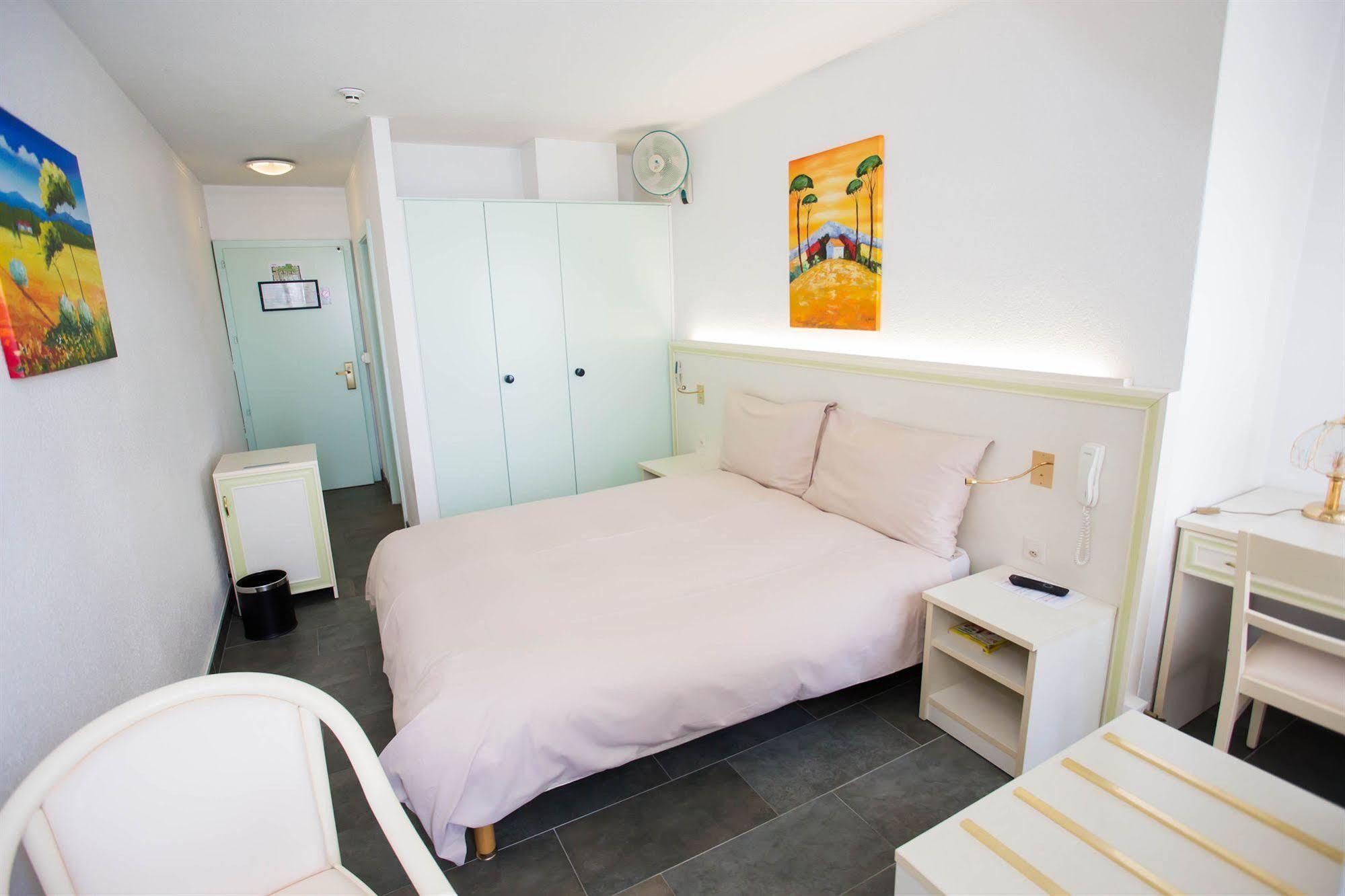 Hotel Du Port Вилньов Екстериор снимка